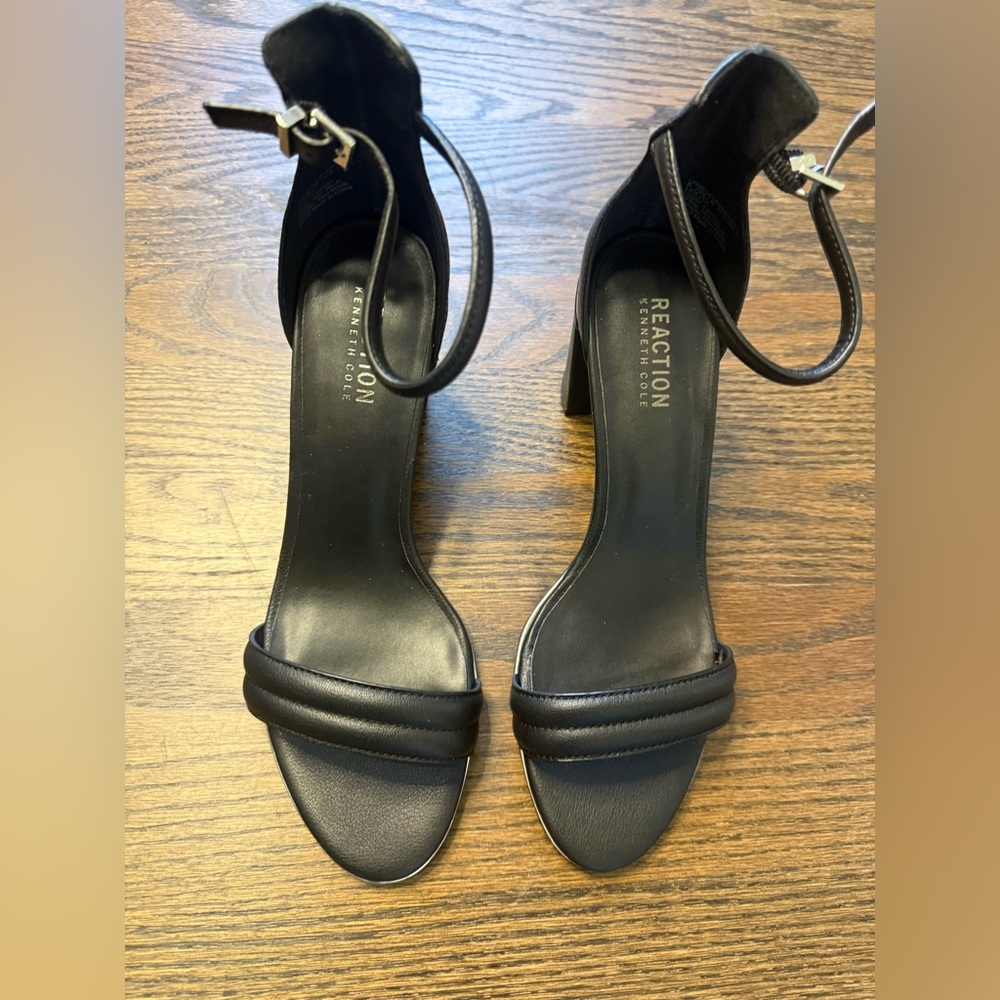 Kenneth Cole Heels Womens 8 M Open Toe Ankle Straps Sandals Black Silver Buckle